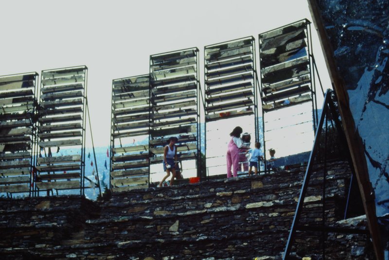 Children in front of the Copernic moonlight collectors