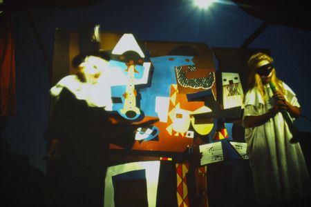 Trois musiciens illuminated by moonlight